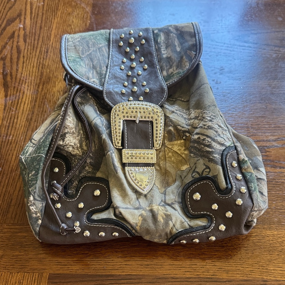 Realtree Camouflage Studded Bag